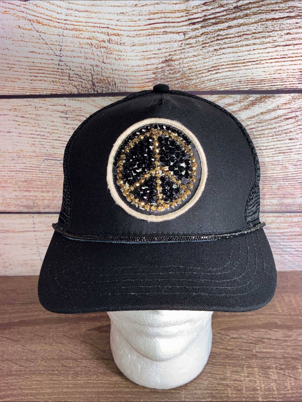 Vtg Women’s pre Owned Fender Black Sequin Peace Sign Trucker Hat